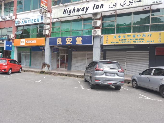 Others 5, Highway Inn, Mukah