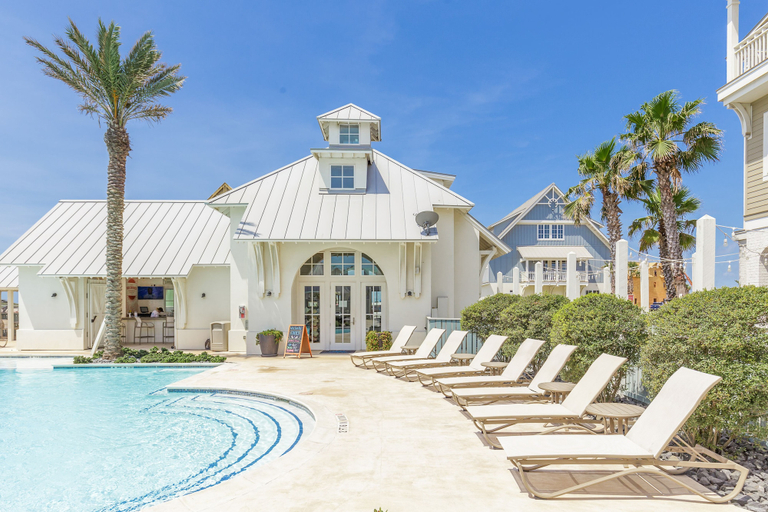Outdoor pool 5, Palmilla Beach Resort-142 Sunset Avenue, Nueces