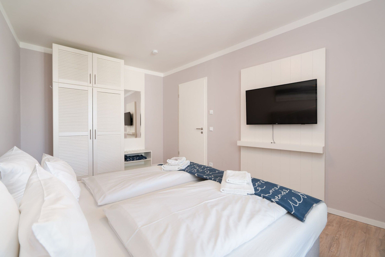 Room 2, Modern Holiday Apartment With Sunny Loggia, Lübeck