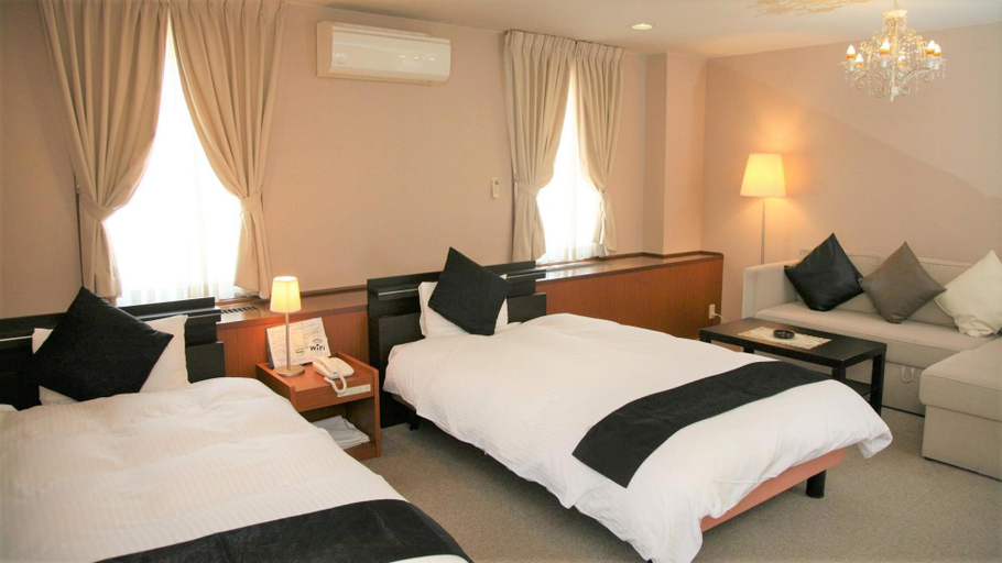 Bedroom 2, Royal Garden Hotel, Anan