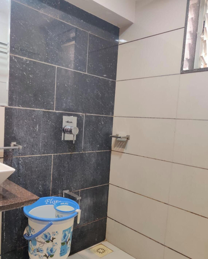 Bathroom 4, Hotel Palliate, Ahmadabad