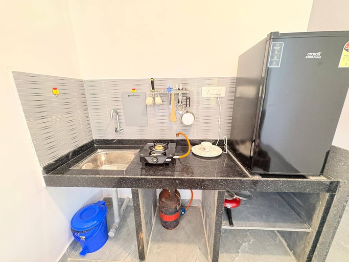 Private kitchen, Room-serene Studio Retreat Near Arambol, North Goa