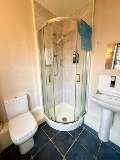 Bathroom 3, The Lamb Inn, Wiltshire
