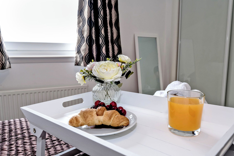 Food & Drinks, Orange Apartments-Kepplestone, Aberdeen
