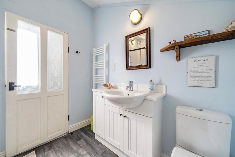 Bathroom 3, Little Linney - Sleeps 2 - Garden - Parking - Wifi, Devon
