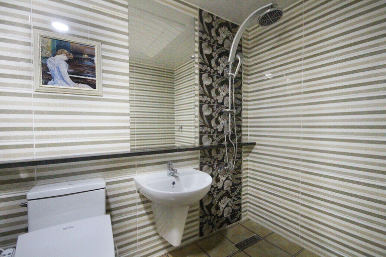 Bathroom 5, Uljin Yes, Uljin