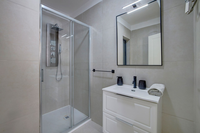 Others 3, Stunning Apartment With Valletta and Harbour Views