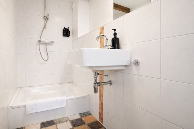 Bathroom 4, King's Inn City Hostel - Hotel Alkmaar - Hostel, Alkmaar