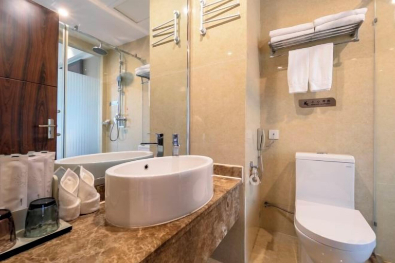 Bathroom, Lavande Hotels (Wuhan Yijiayuan Boyuan Store), Wuhan