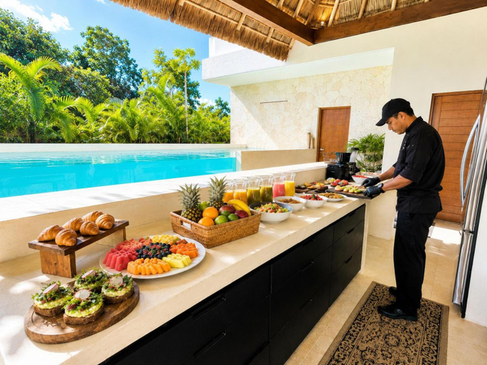 Food & Drinks 5, Villa 240m2 - 16 persons - 6 rooms - 2 swimming Pool - 3 Jacuzzis, Cozumel