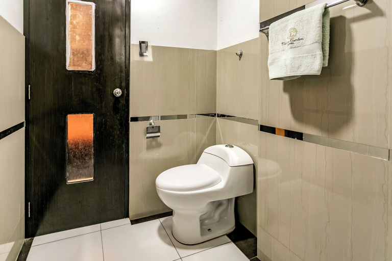 Bathroom 4, Hidden Garden, Cusco