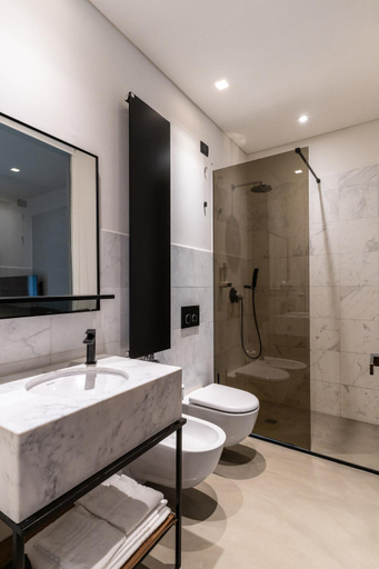 Bathroom 2, Hotel Chivasso, Torino