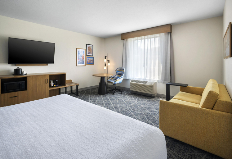 Bedroom 3, Hampton Inn and Suites New Hartford/Utica, Oneida
