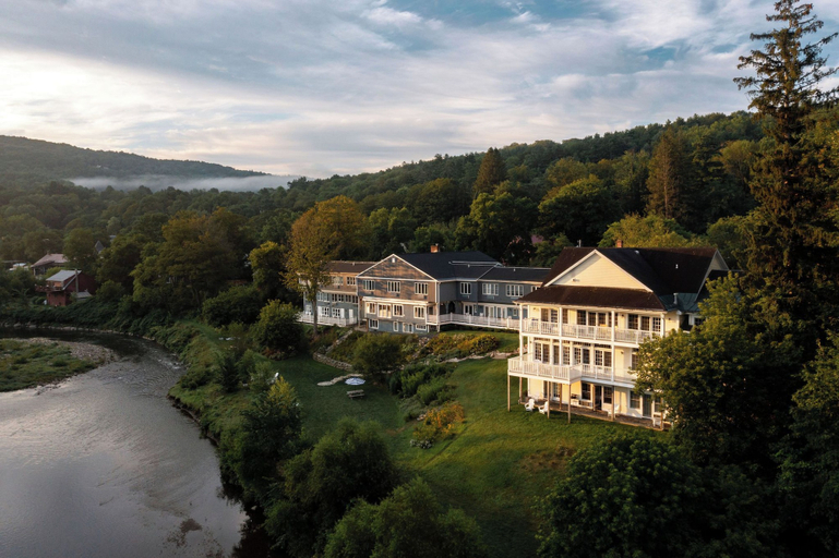 Exterior & Views