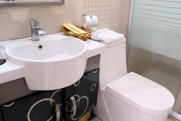 Bathroom 4, Xindeli Apartment, Shanwei
