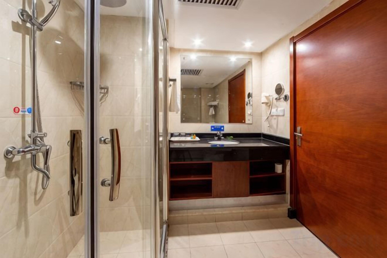 Bathroom 4, Haotian Holiday Hotel Beijing, Beijing