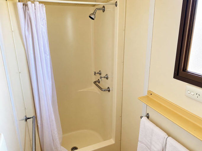 Bathroom 3, Toowoomba Caravan Park, Toowoomba - South-East