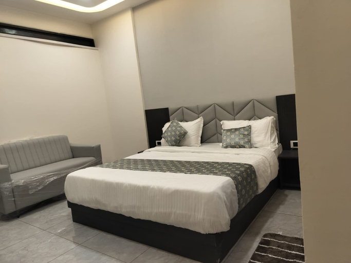 Others 4, Hotel Raddione, Gandhinagar