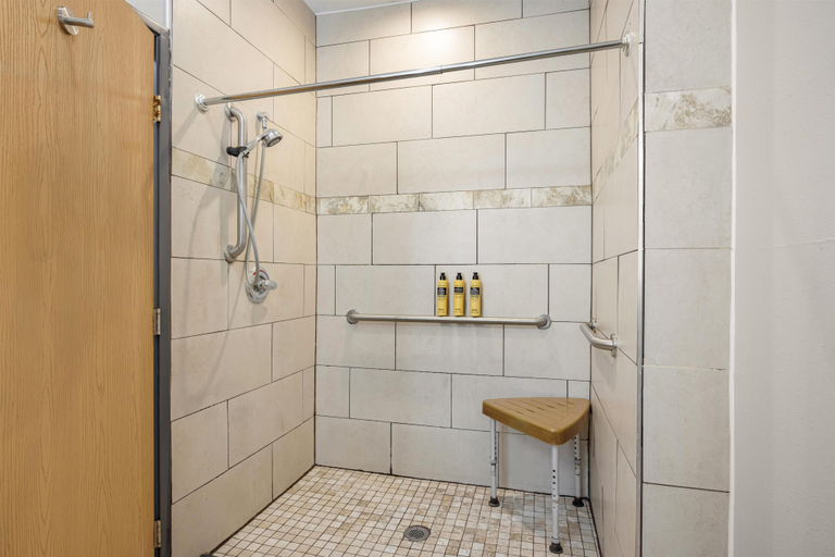 Bathroom 4, Best Western Plus Whitewater Inn, Cincinnati