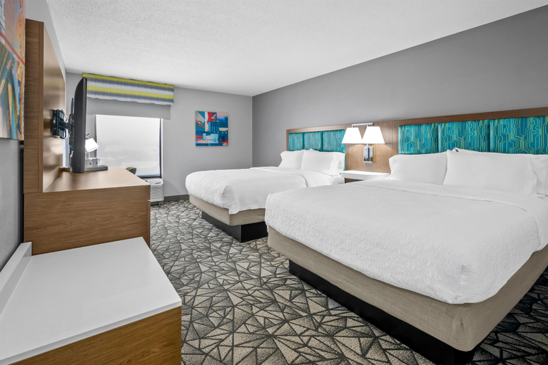 Bedroom 3, Hampton Inn Bloomington West, McLean