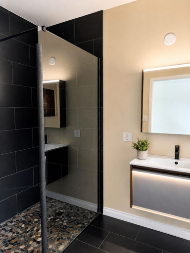 Others 2, Charming Chelsea Bungalow Central Location Modern Comforts, Les Collines-de-l'Outaouais