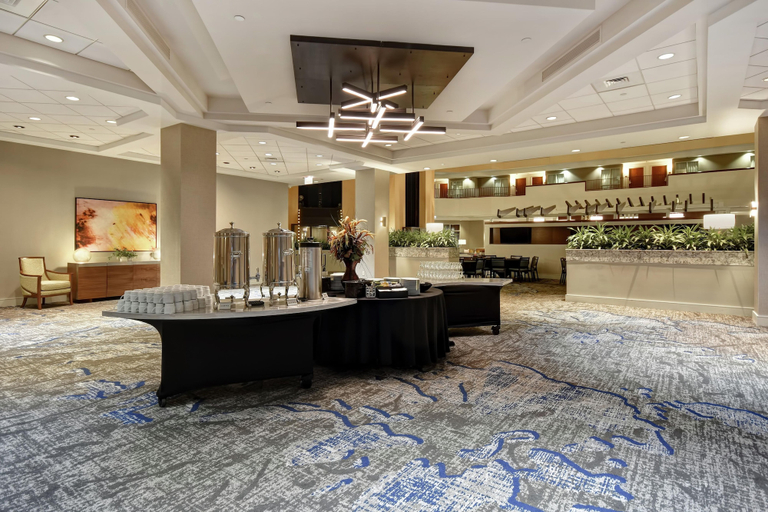 Food & Drinks 5, Embassy Suites Charleston, Kanawha
