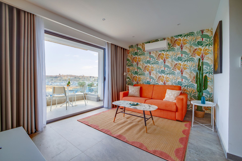 Others 2, Stunning Apartment With Valletta and Harbour Views