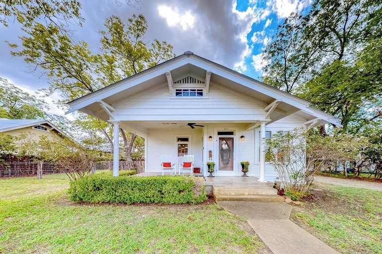 Others 1, Enchanting Home With Fireplace, Full Kitchen, Patio, Central AC, & Washer/dryer, Gillespie