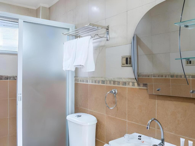 Bathroom 4, NYC Manhattan Suites, Baguio City
