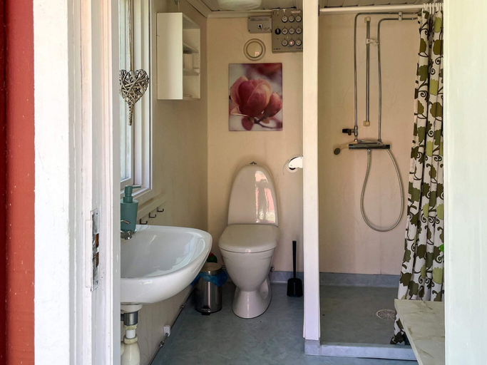 Bathroom 5, 4 Star Holiday Home in Hacksvik, Svenljunga