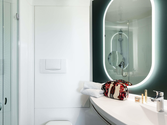 Bathroom 3, ibis Auch, Gers