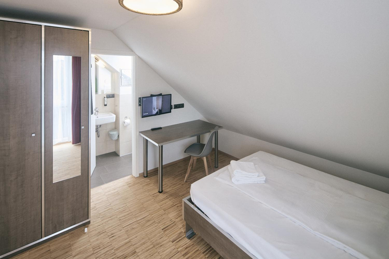 Bedroom 4, Hotel Merlin, Esslingen
