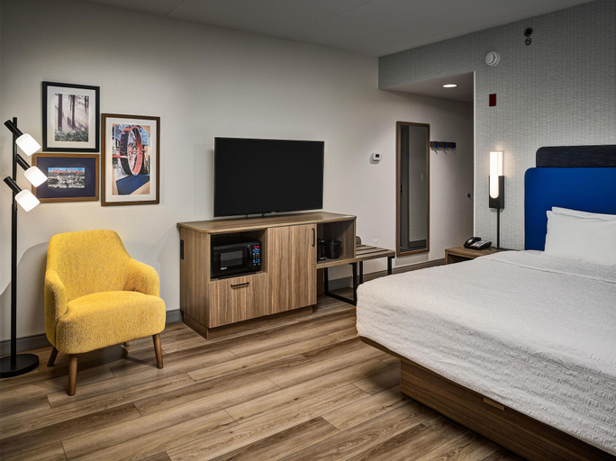 Bedroom 3, Hampton Inn Pigeon Forge, Sevier