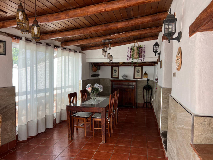 Food & Drinks, Villa Jardin piscina climatizada, Málaga