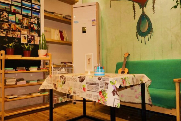 Food & Drinks, Xiyu Hostel · Cat Café, Guilin