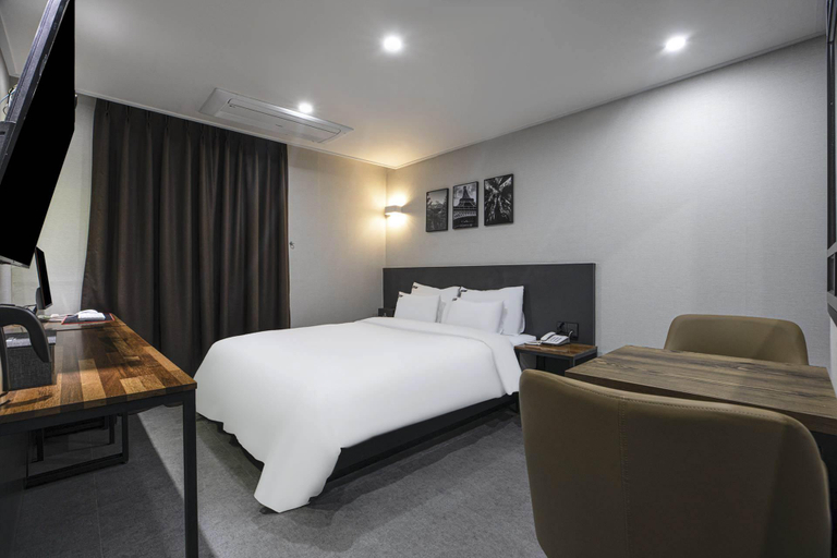 Bedroom 4, Wolgot pier 106, Siheung