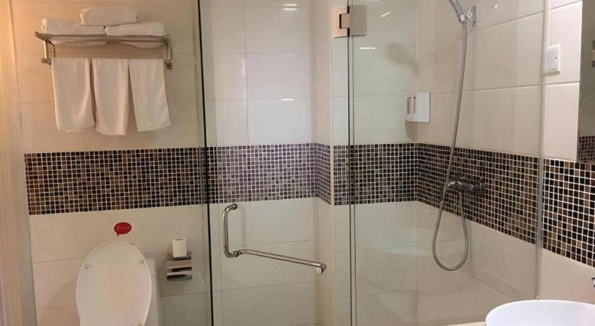 Bathroom 3, Thank Inn Hotel He'Nan Xinyang Railway Station, Xinyang
