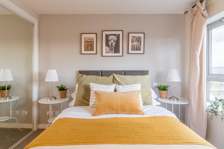 Bedroom 2, Luxury Riverview City Centre Apartment, Glasgow