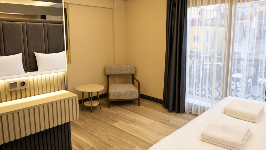 Bedroom 4, Talles City Hotel, Konak