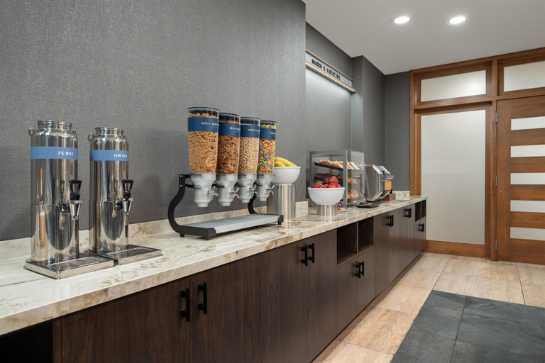 Food & Drinks 5, Hampton Inn & Suites Cincinnati-Downtown, Cincinnati