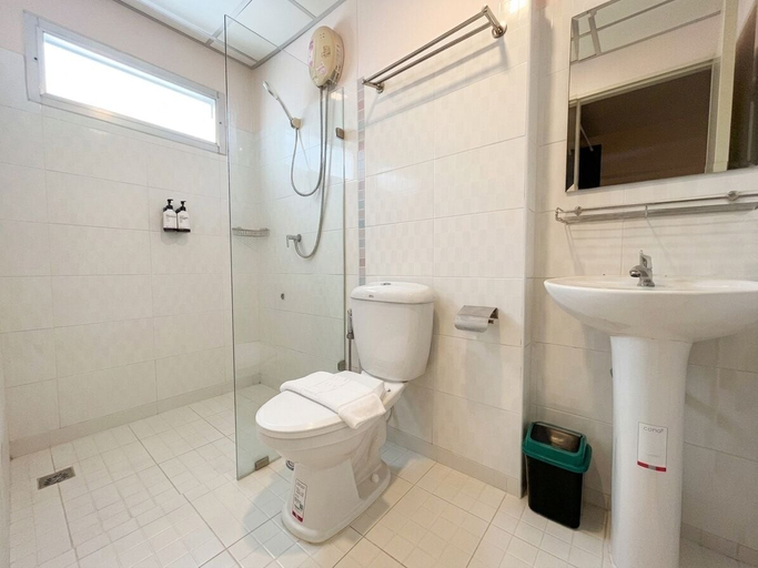 Bathroom 5, iChapter Hotel Suvarnabhumi, Bang Phli