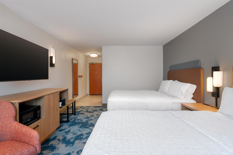 Bedroom 4, Hampton Inn & Suites Rockland, Knox