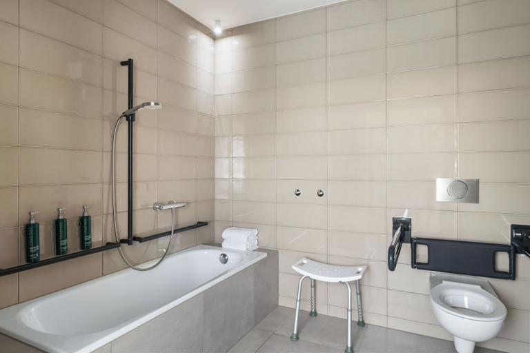 Bathroom 5, DoubleTree by Hilton Vienna Bosei, Wien