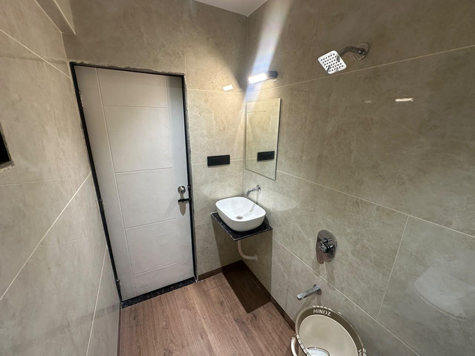 Bathroom 3, Hotel Green County, Thane