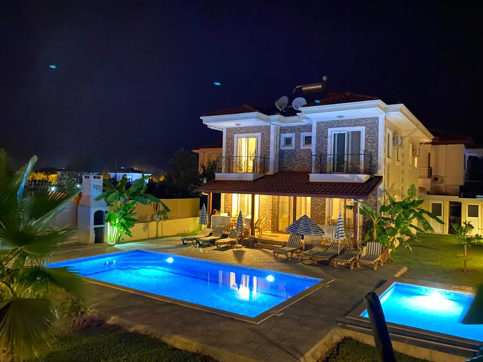 Sport & Beauty 1, Remarkable 4-bed Villa Tasgin 2 Pools, Ortaca