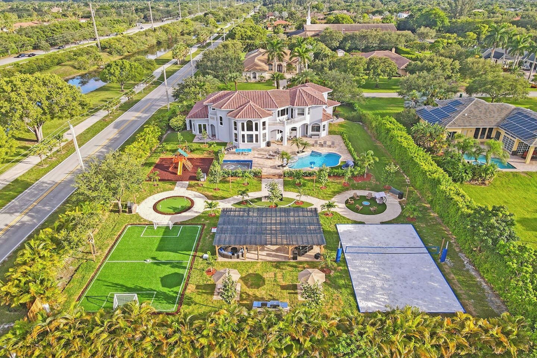 Exterior & Views 1, Lavish 8 Br Estate with Pool & Courts, Broward