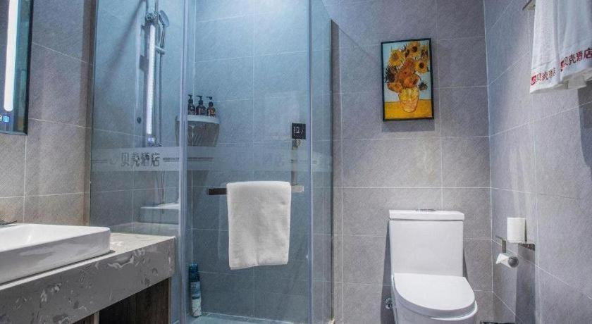 Bathroom, Shell Hotel Tai'an Feicheng Longshan Road, Tai'an