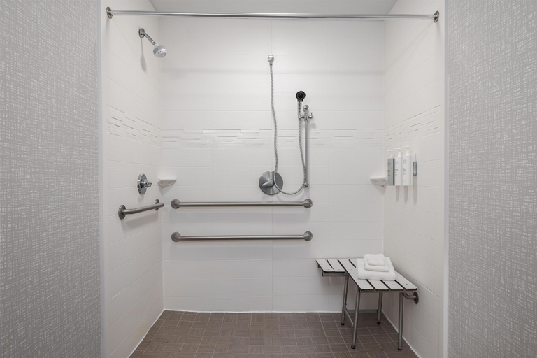 Bathroom 4, Hampton Inn Kenedy, Karnes