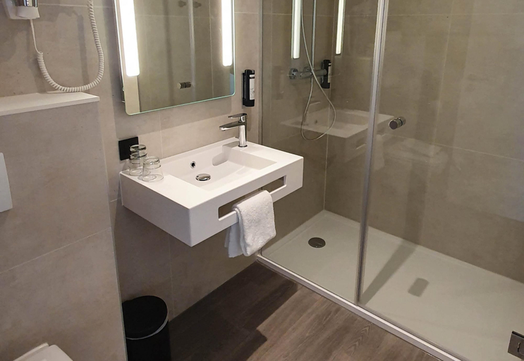 Bathroom 5, B&B HOTEL Hasselt, Limburg