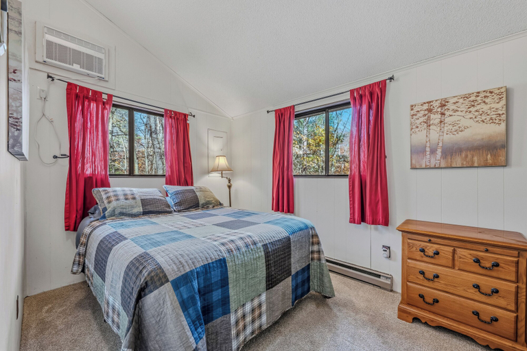 Bedroom 3, Woods Song - Natures Promise, Berkeley